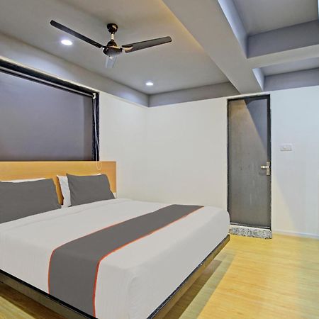 Collection O De'Pearl Hotel Сурат Екстер'єр фото