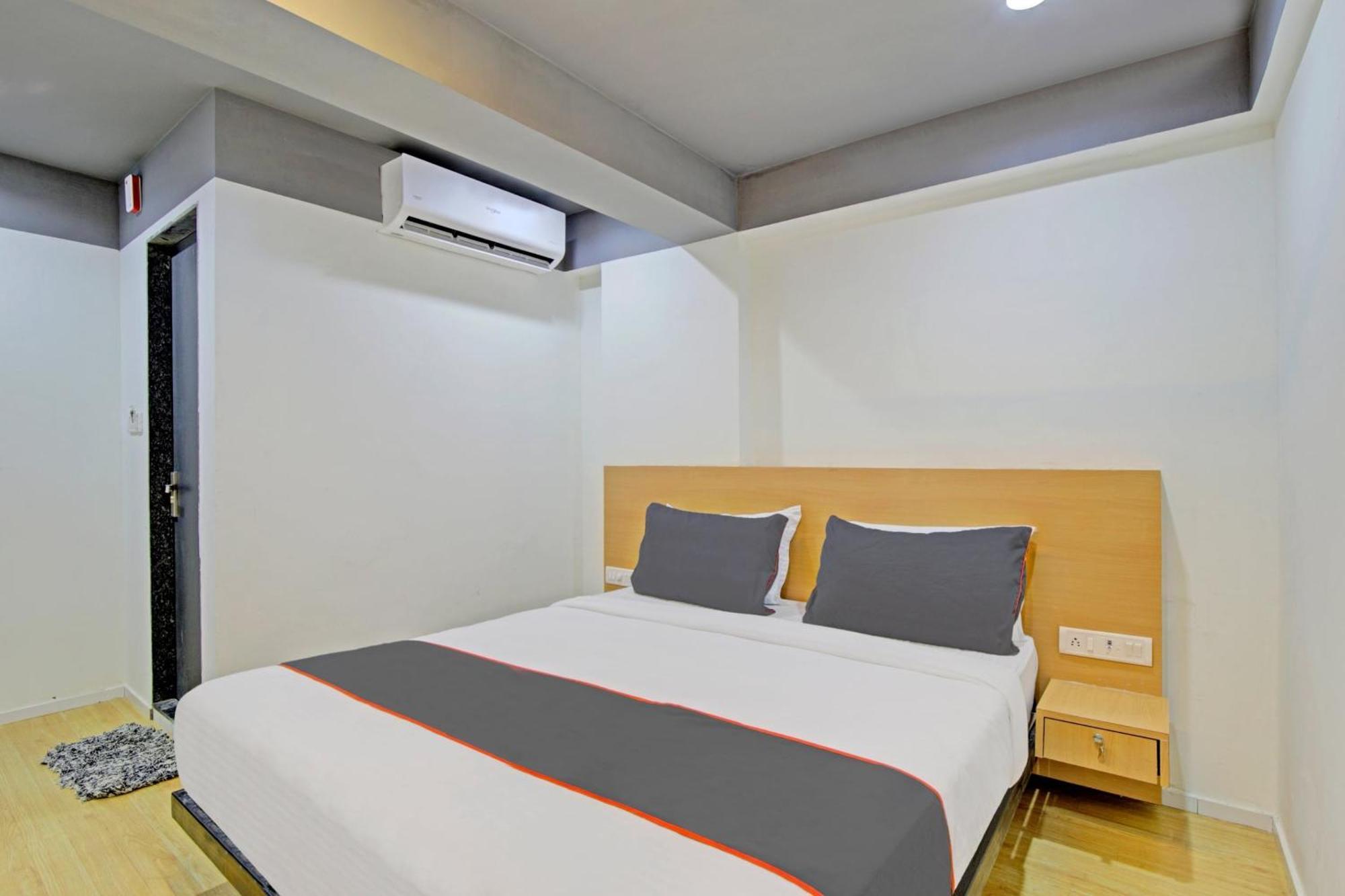 Collection O De'Pearl Hotel Сурат Екстер'єр фото