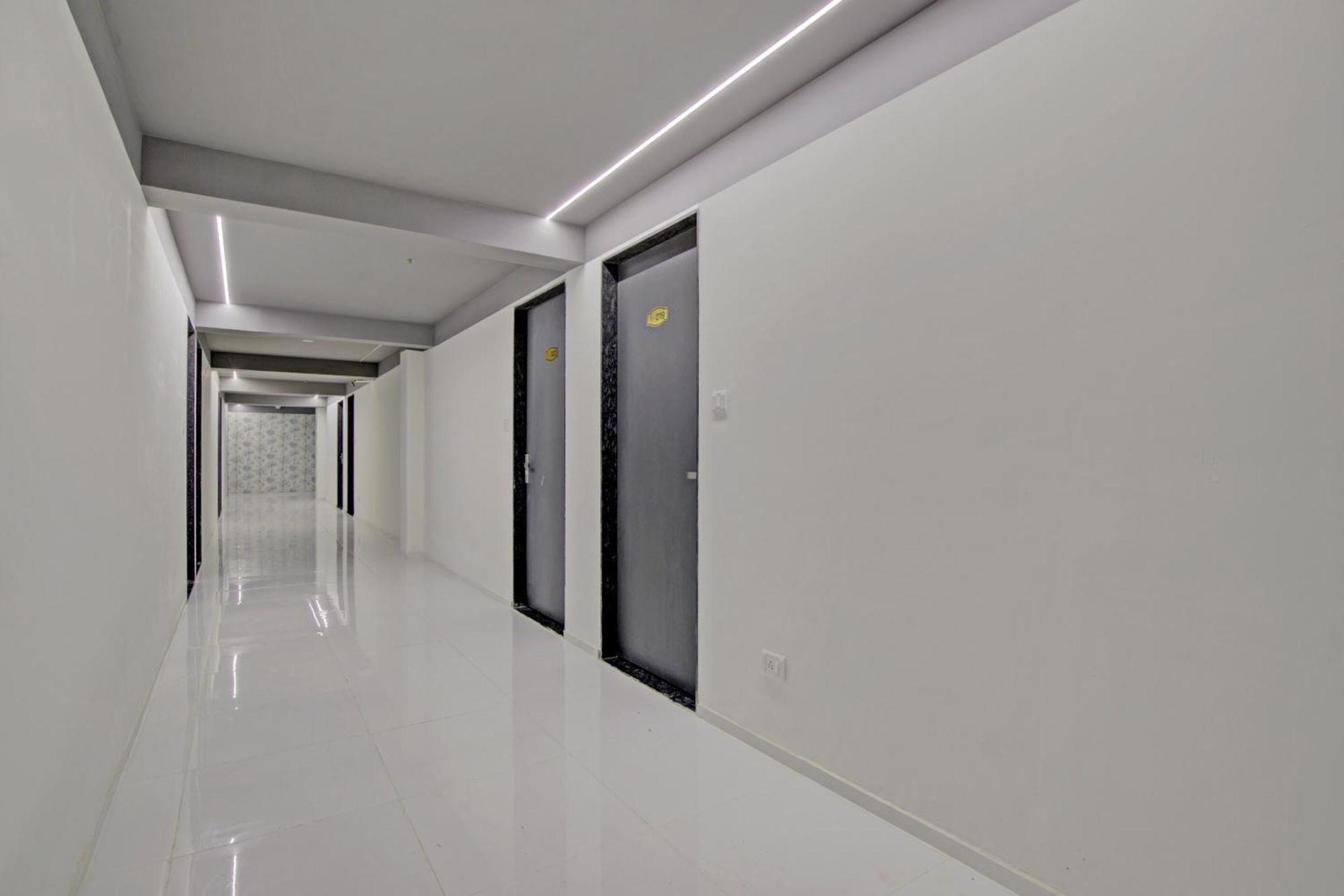 Collection O De'Pearl Hotel Сурат Екстер'єр фото
