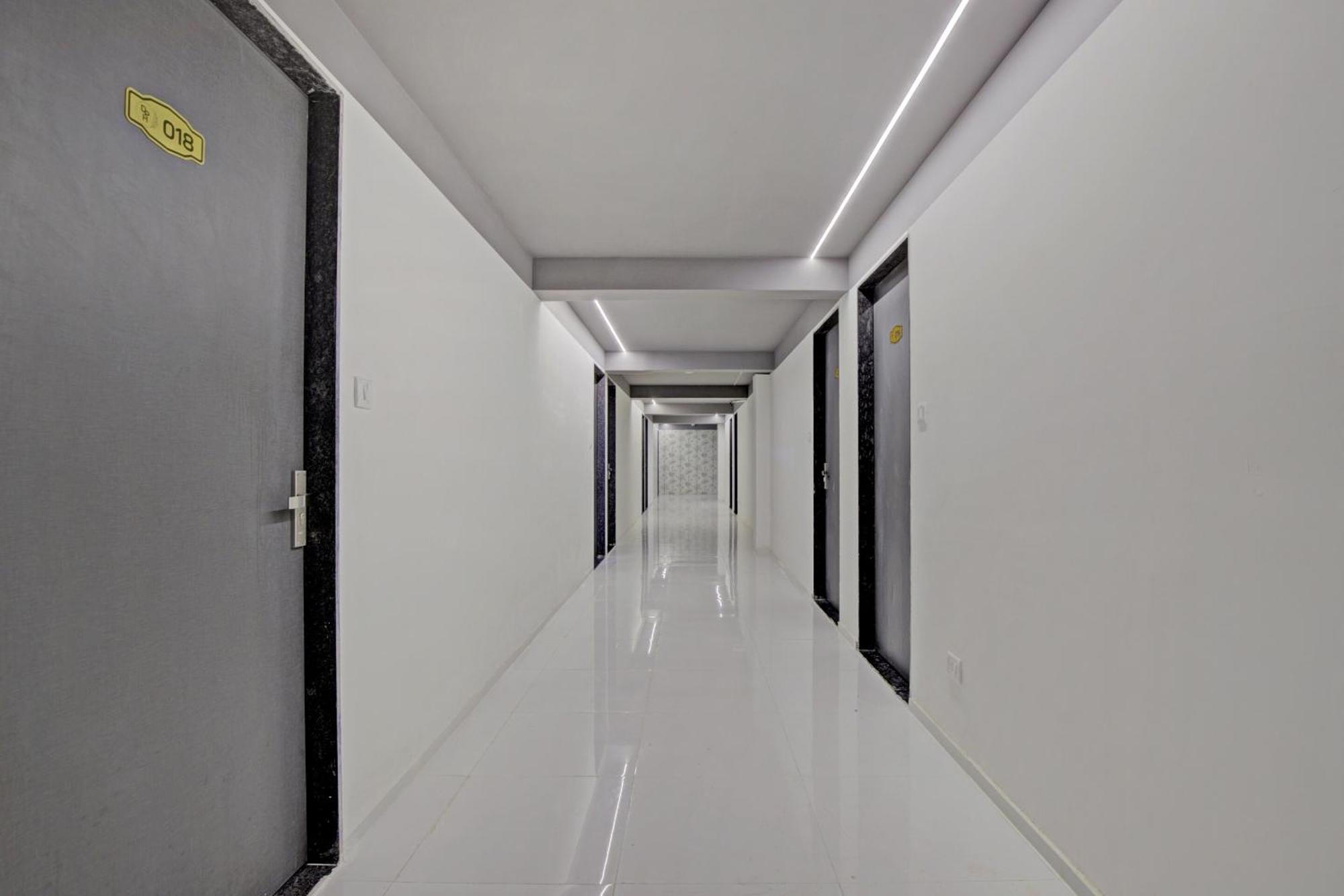 Collection O De'Pearl Hotel Сурат Екстер'єр фото
