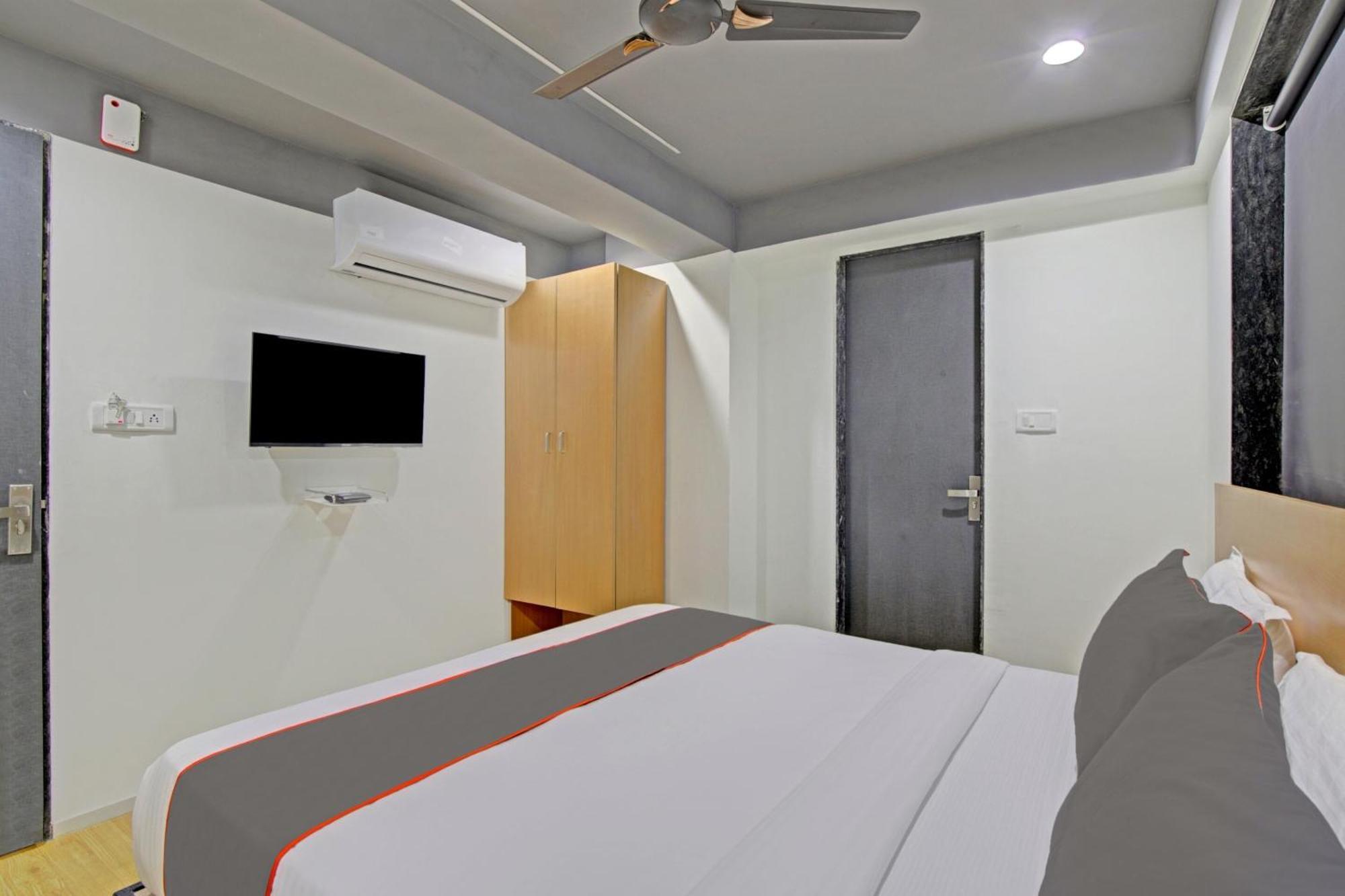 Collection O De'Pearl Hotel Сурат Екстер'єр фото