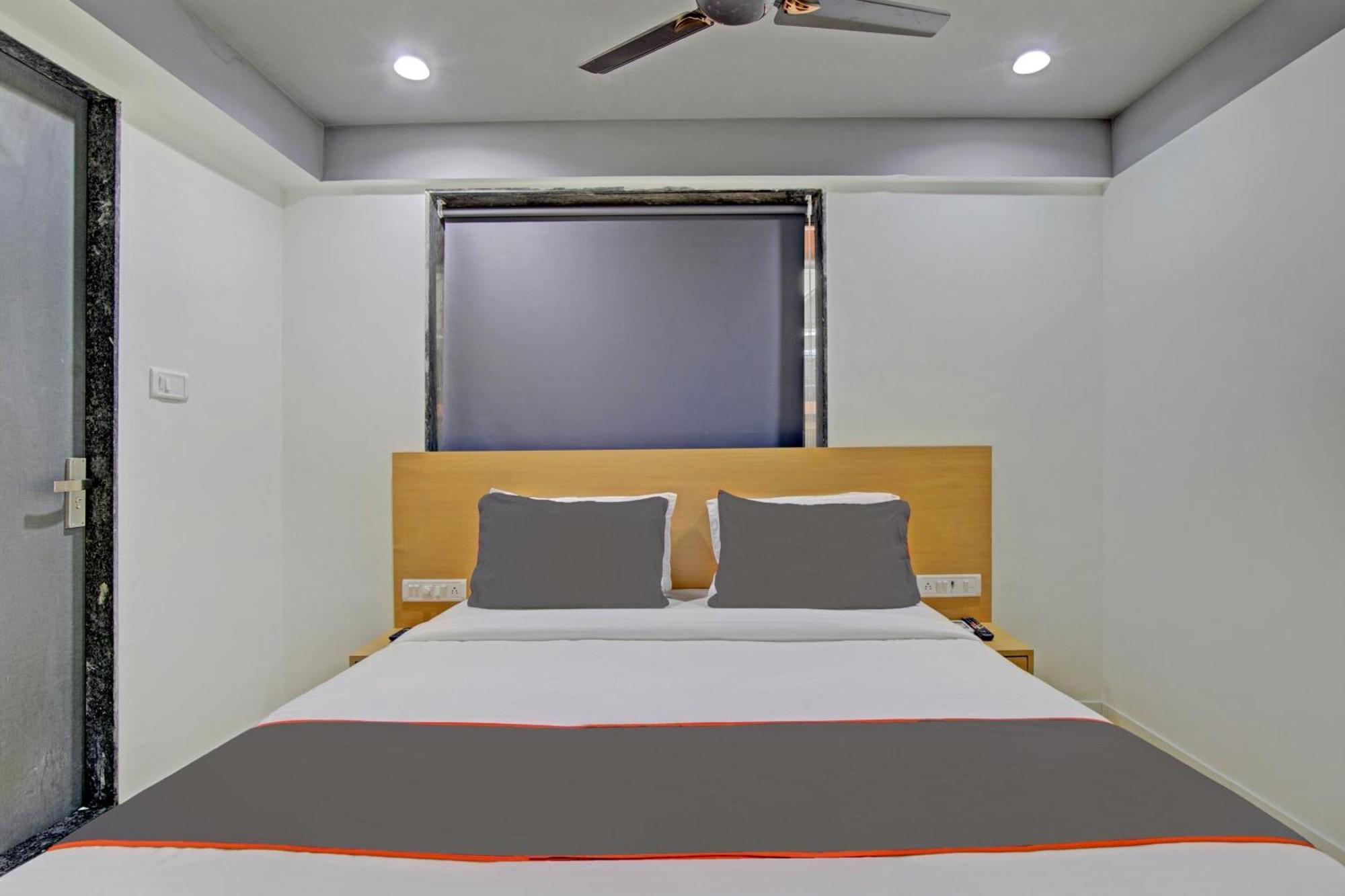 Collection O De'Pearl Hotel Сурат Екстер'єр фото