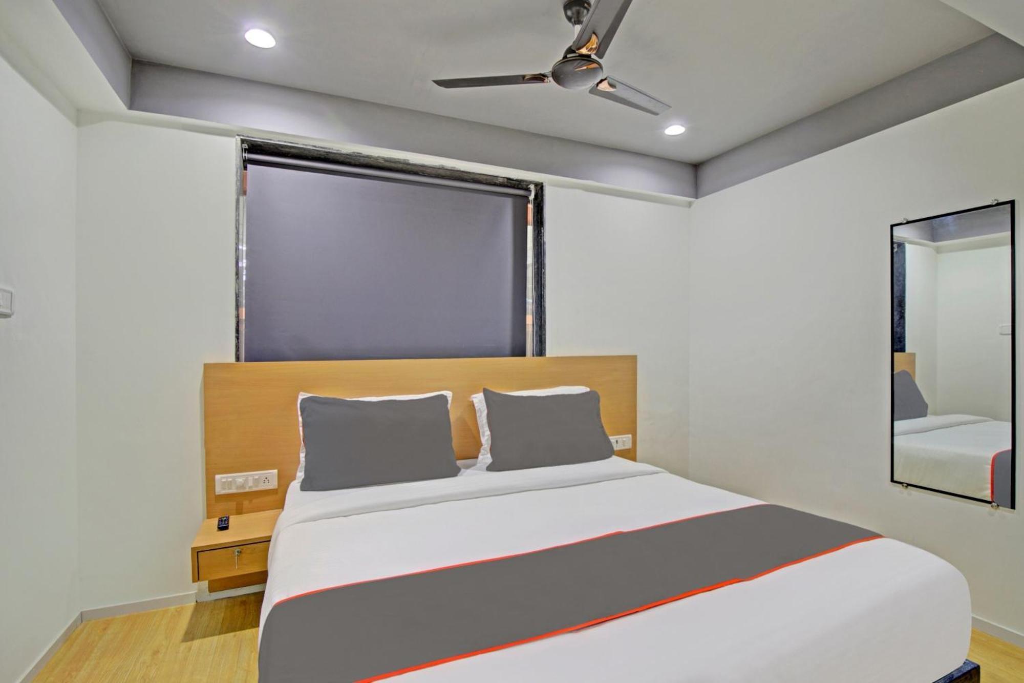 Collection O De'Pearl Hotel Сурат Екстер'єр фото