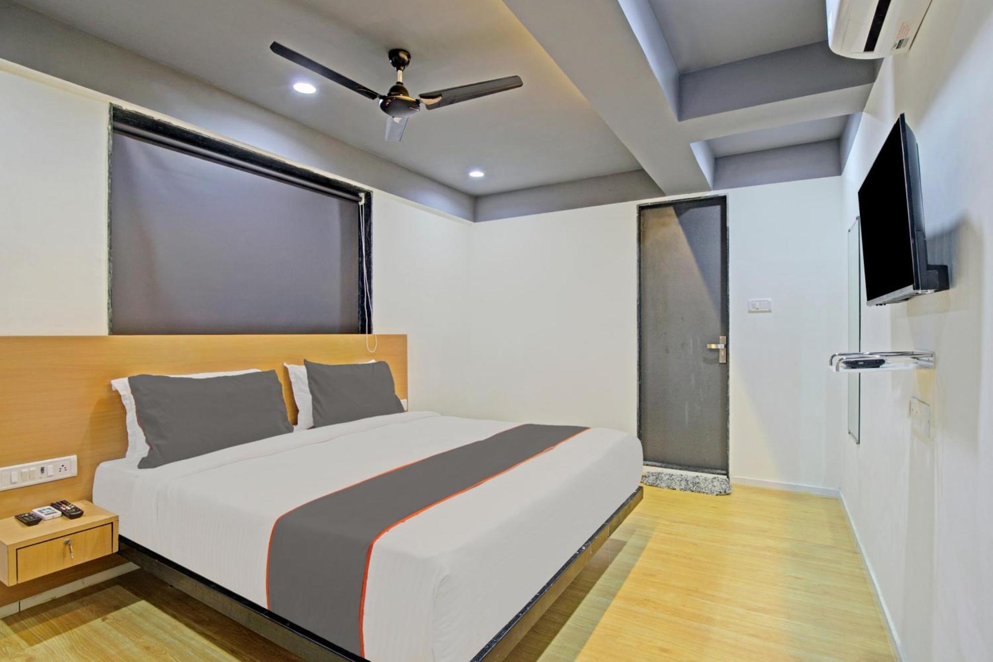 Collection O De'Pearl Hotel Сурат Екстер'єр фото